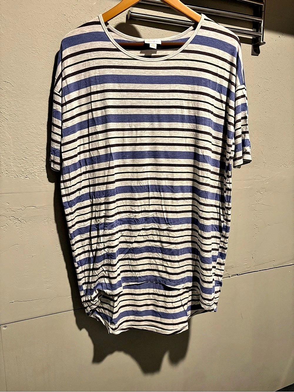 LuLaRoe Striped Short Sleeve Top in Blue & White Size XS Like New